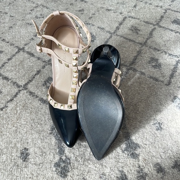 Black Studded Heels Size 7 - Picture 3 of 3